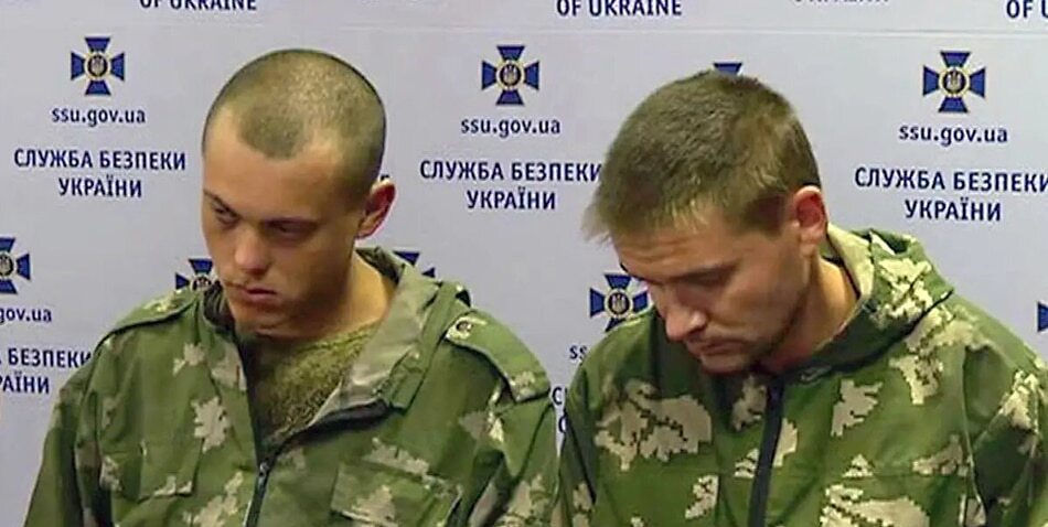 Soldados rusos se disparan en sus piernas para abandonar el combate.
