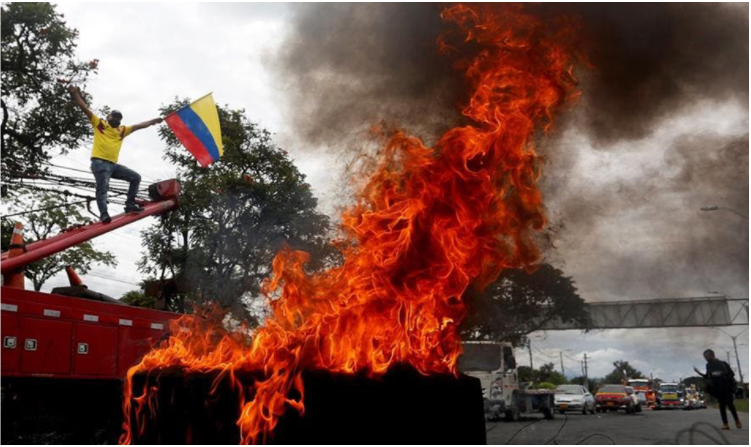 Militares venezolanos reclutaban y entrenaban jóvenes para protestar en Colombia
