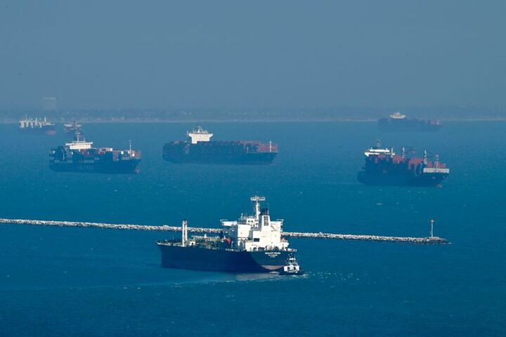Decenas de barcos atascados en puertos de EE. UU. despiertan preocupación por escasez de suministro